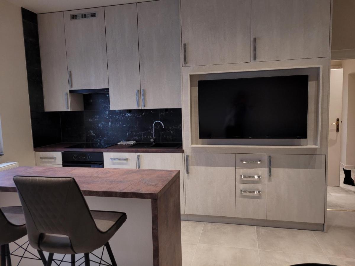 Lara II Apartman Debrecen Eksteriør bilde