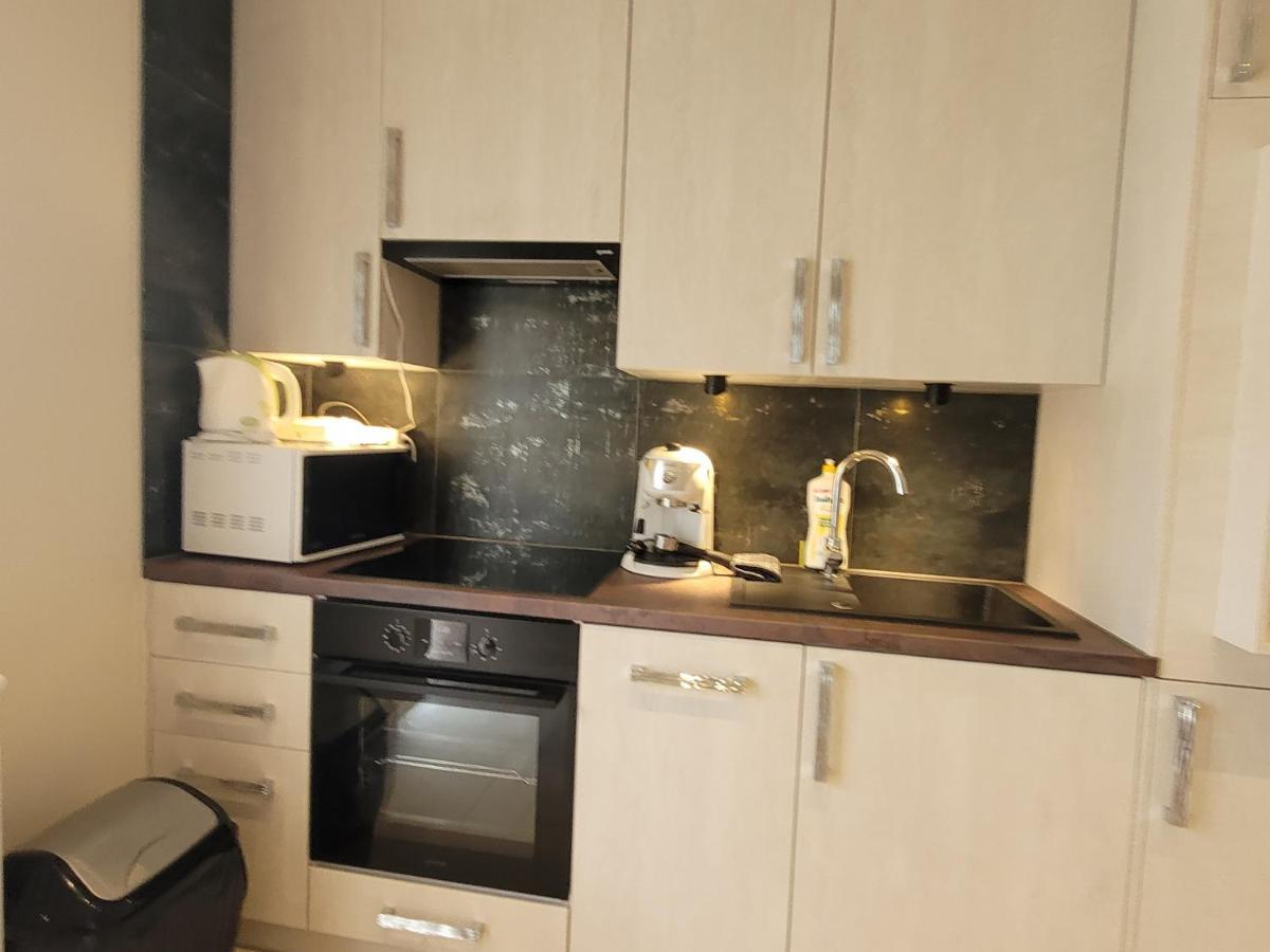 Lara II Apartman Debrecen Eksteriør bilde