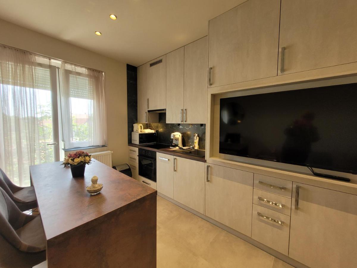 Lara II Apartman Debrecen Eksteriør bilde