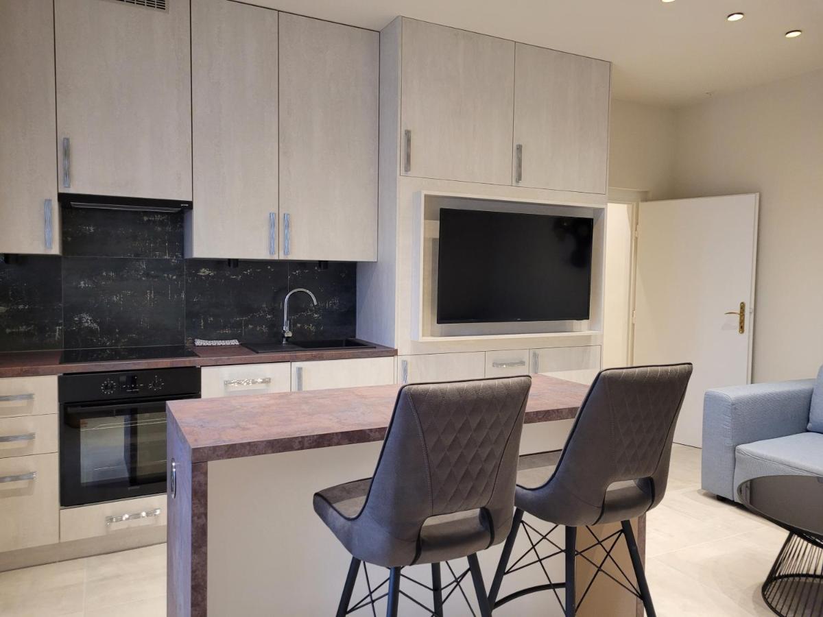 Lara II Apartman Debrecen Eksteriør bilde